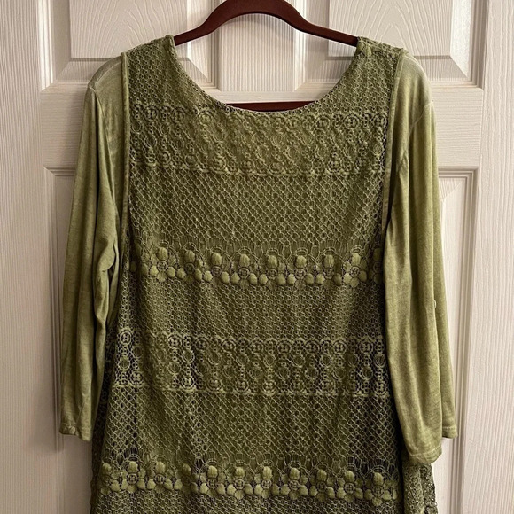 WOMEN’S~ GREEN ASYMMETRICAL BLOUSE~ - Picture 7 of 8